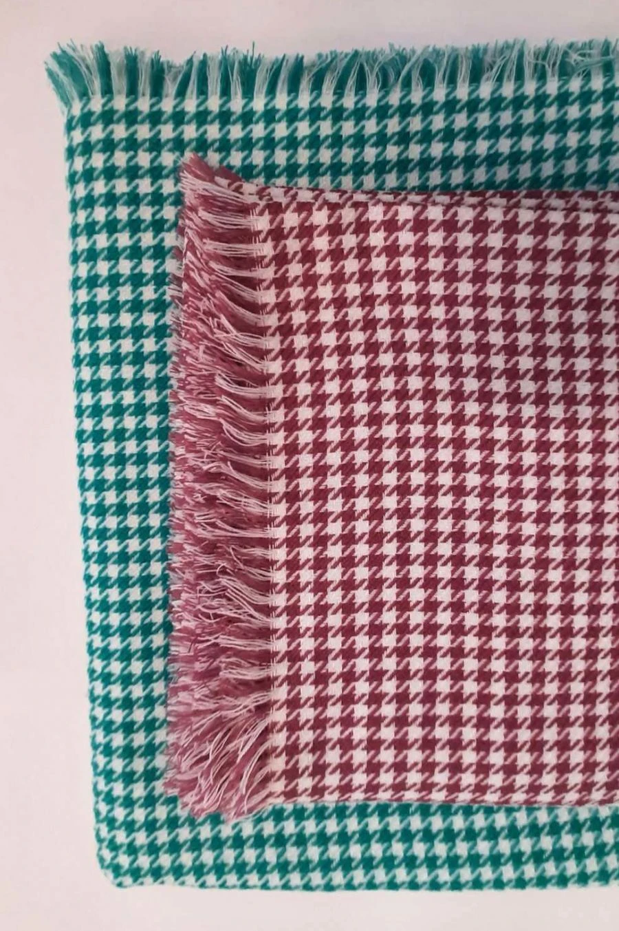 Quilt-coverlets of synthetic fibres (yarns) for adults, mottled, article PAN-100.