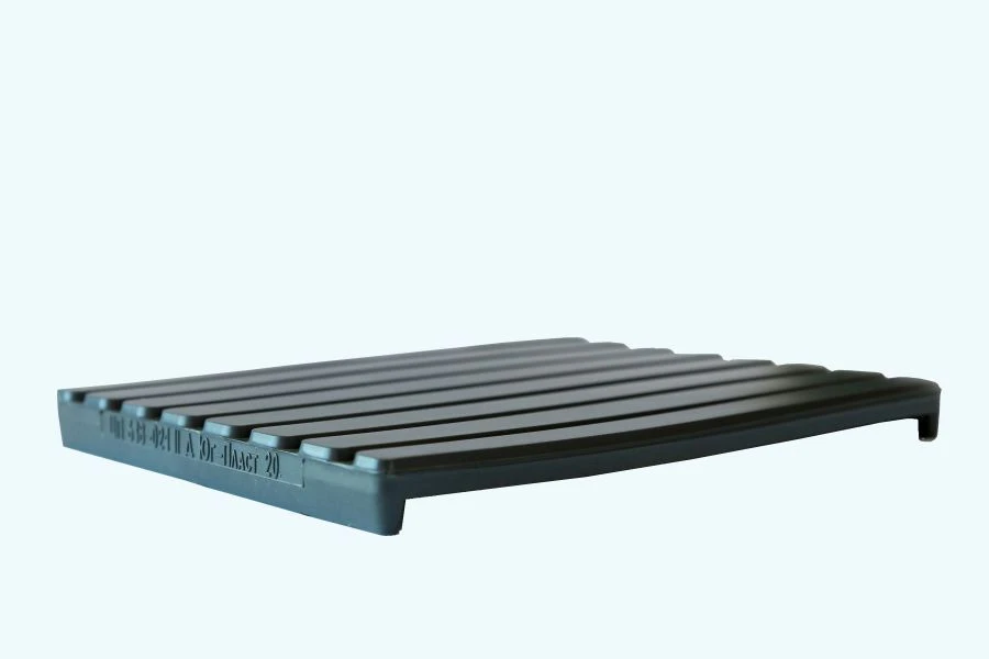Laying of railway track fastening CP 638 (category II, execution D, material "Pikaloy")