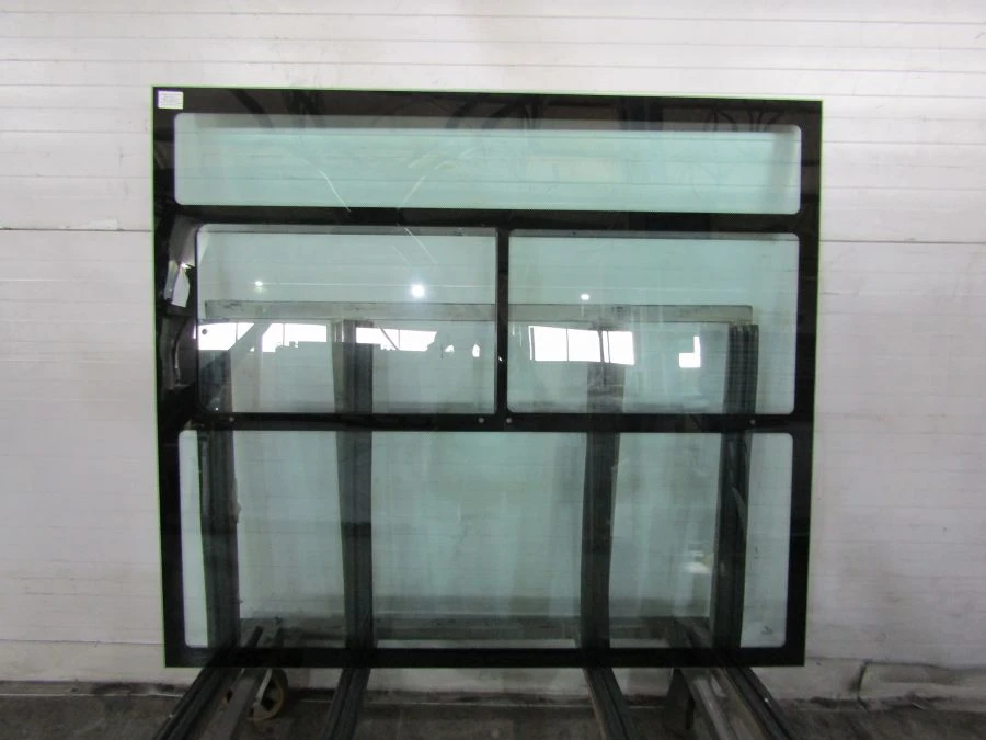 PAZ 422810-5403073-10 left PAZ 422810-5403073-10 sidewall window glass No.3 with a vent