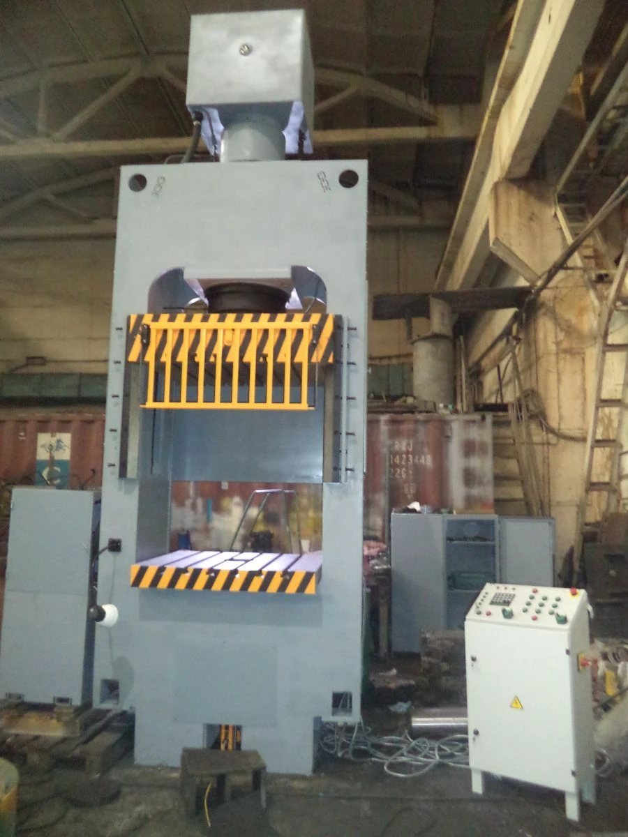Hydraulic press of plunger version DE 2434