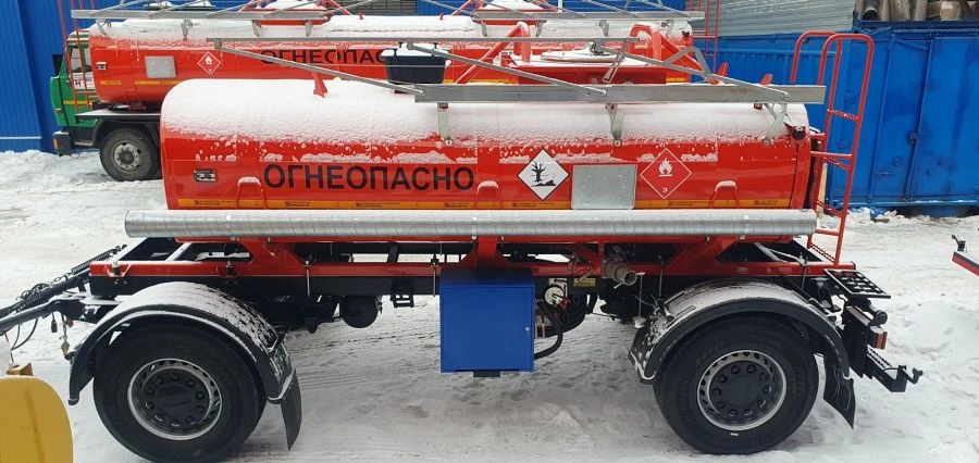 Tank trailer for petroleum products and mechanised refuelling with fuel delivery measurement 4671S5-10