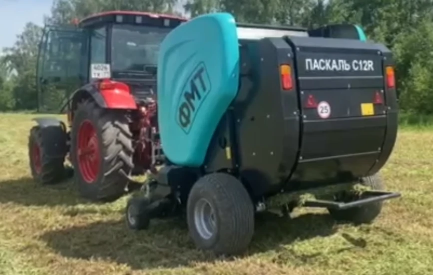 Round baler PASCAL C12R with chain lubrication system