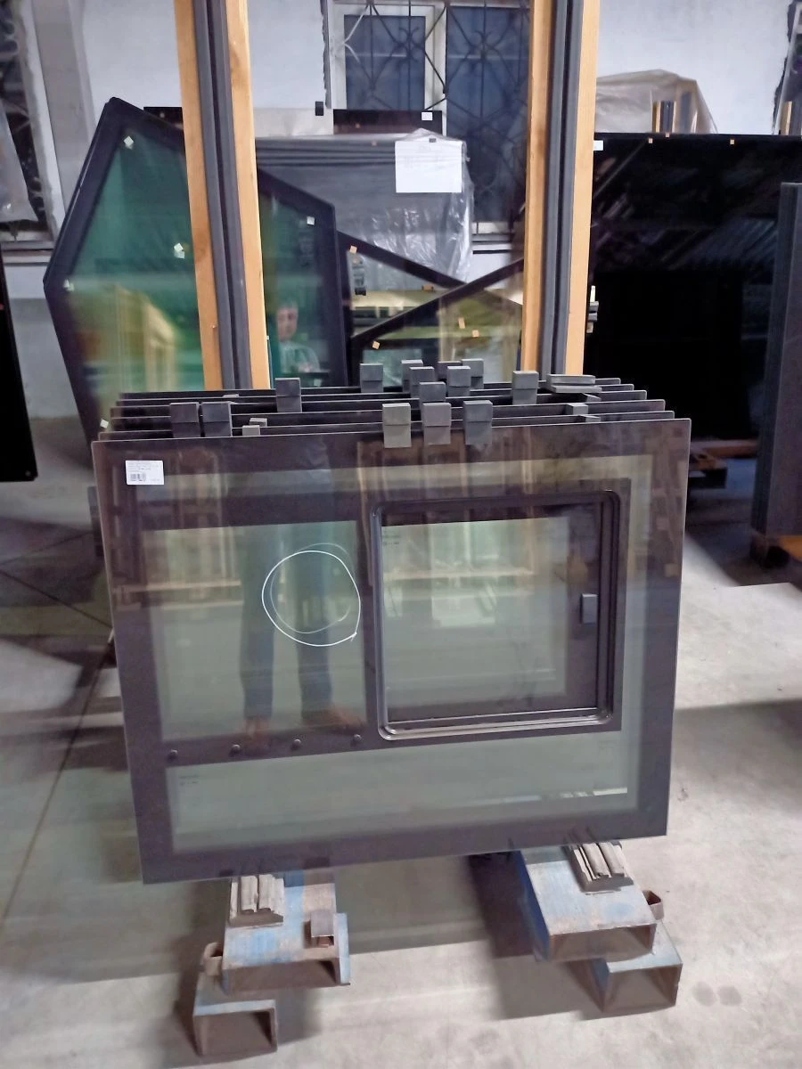 Glass Tram car 71-411 interior glass tempered brown. 1174*1165 DAG 1016.5-10