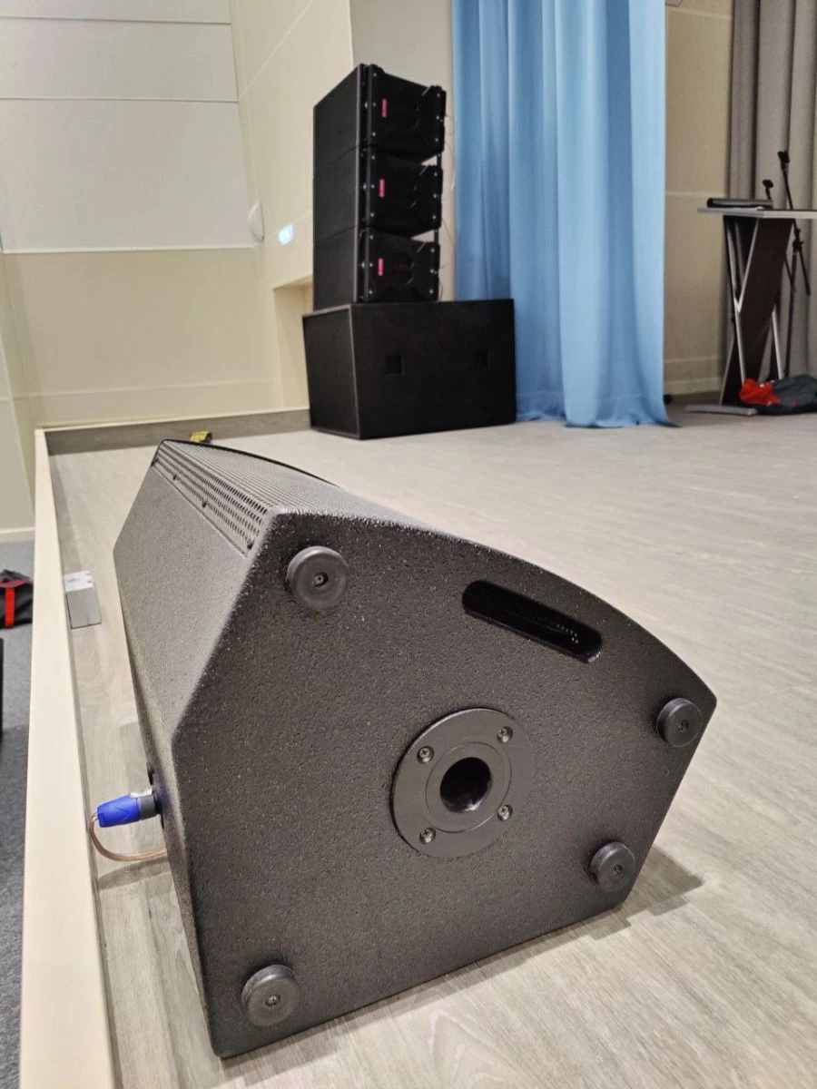 Acoustic system stage floor monitor