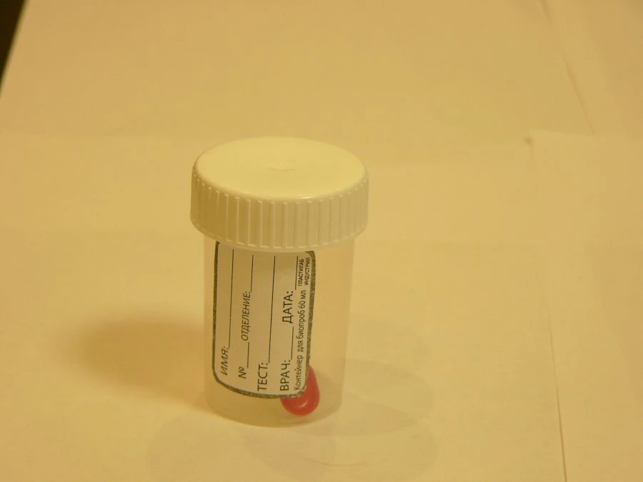 Polymer container for bio-samples, disposable, non-sterile-KOP 60ml/B with label and spoon