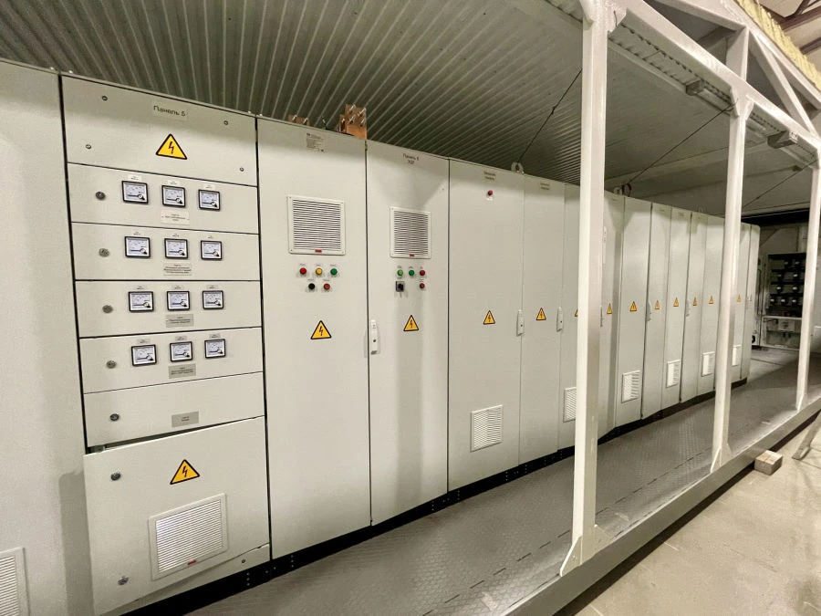 Low-voltage switchgear, LVS type switchgear and control cabinets
