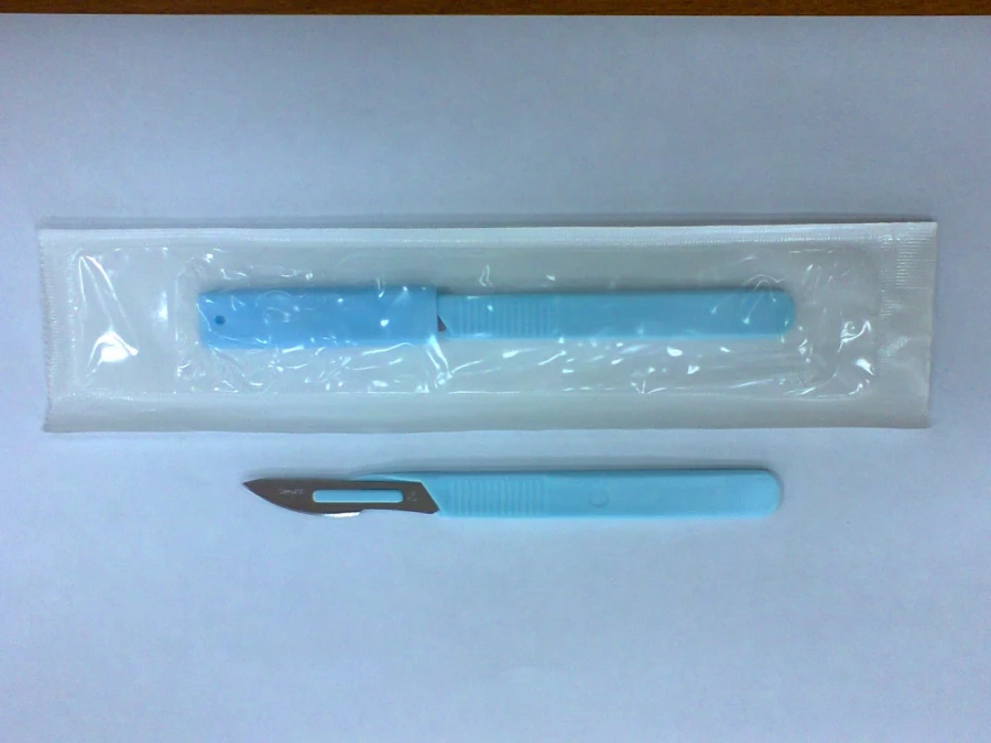 Surgical disposable scalpel with plastic handle Type 2 with blade #24