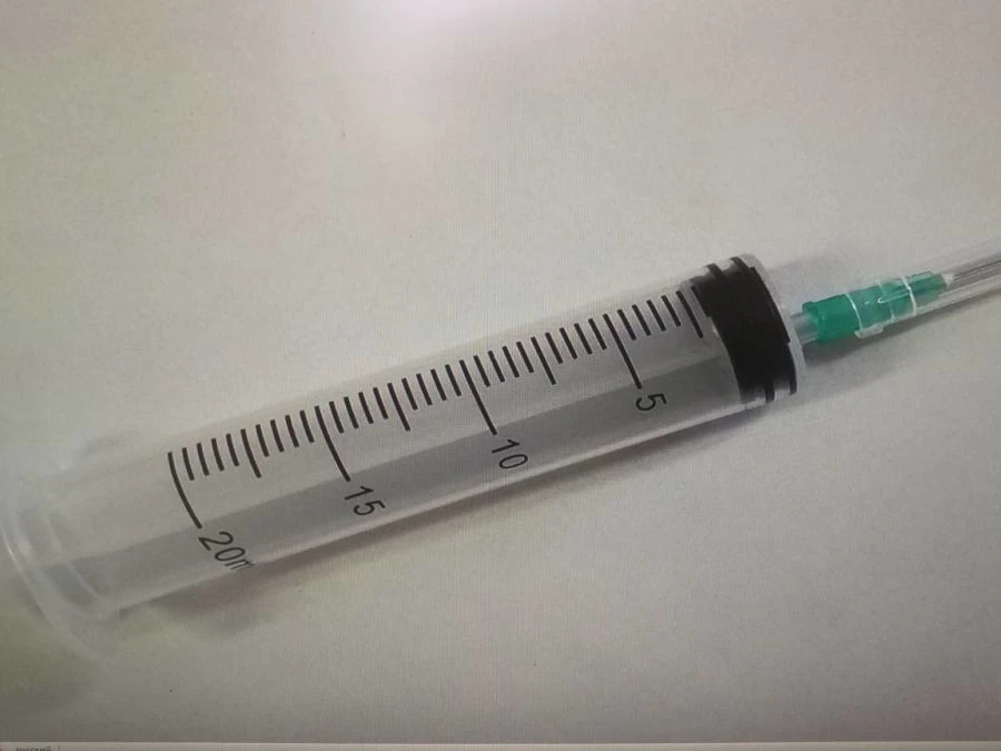 Injection syringe for single use, sterile three-detail 20B "Luer" complete with 0,8x40 injection needle