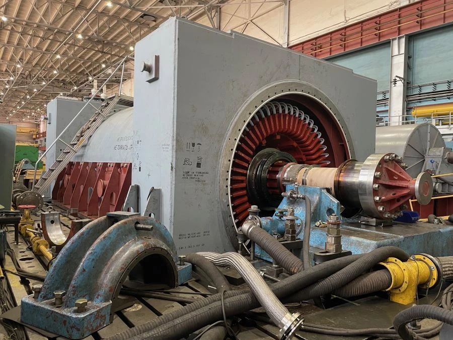 Turbogenerator of TVV-350-2U3 type for Iriklinskaya GRES, unit No.3.