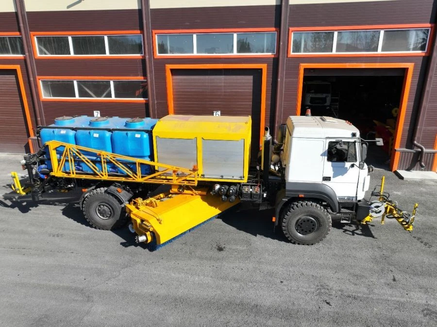 Aerodrome water washer APMM on Ural 6370 chassis