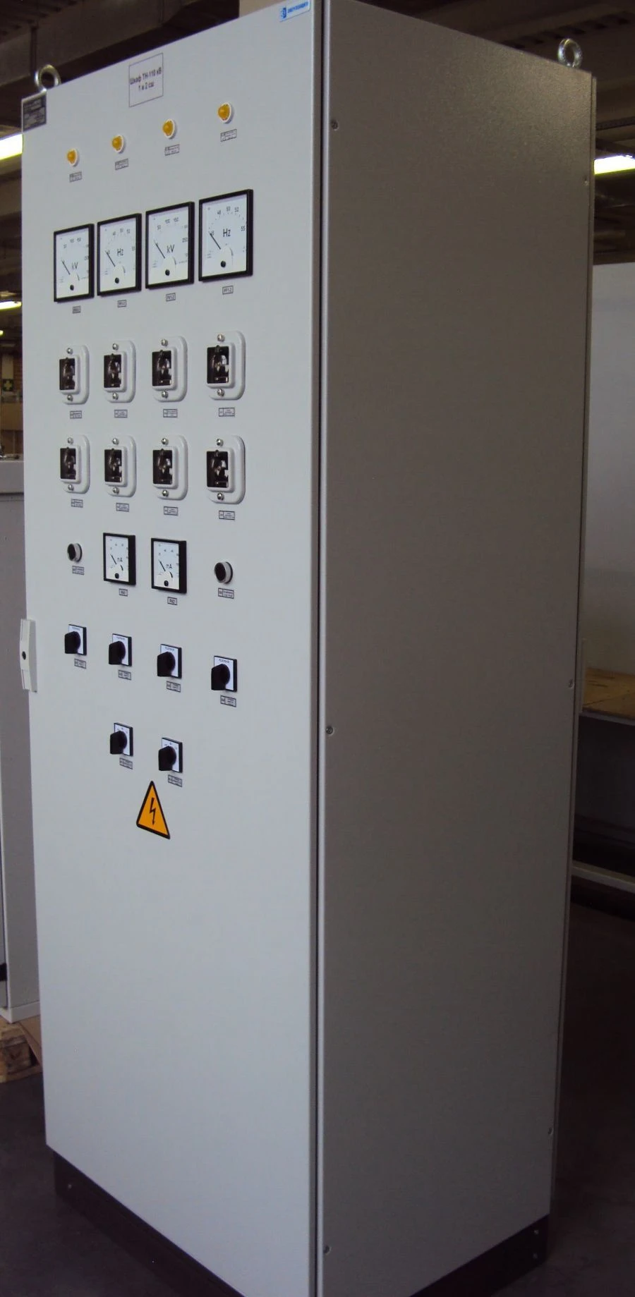 Complete low-voltage distribution and control device with voltage up to 1000 V for rated currents up to 6300 A