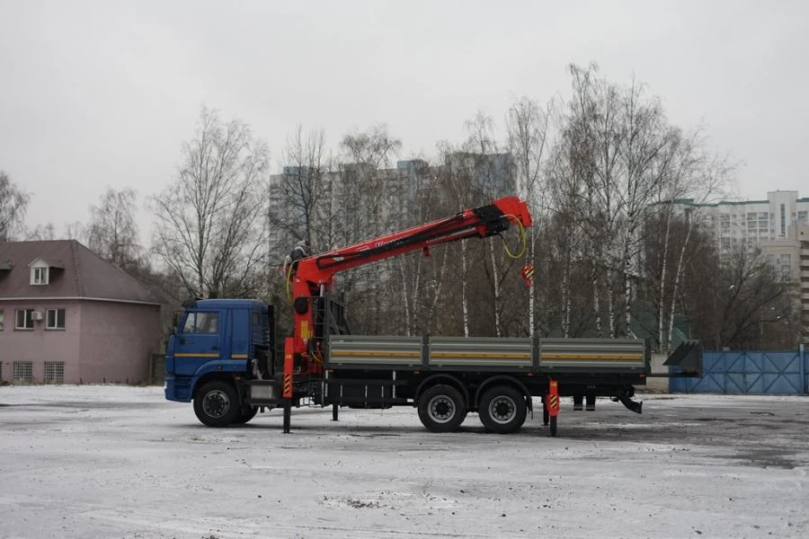 Special purpose vehicle with KMA type hydraulic loading crane on the basis of KAMAZ 65117 and its modifications 64K30G-LA