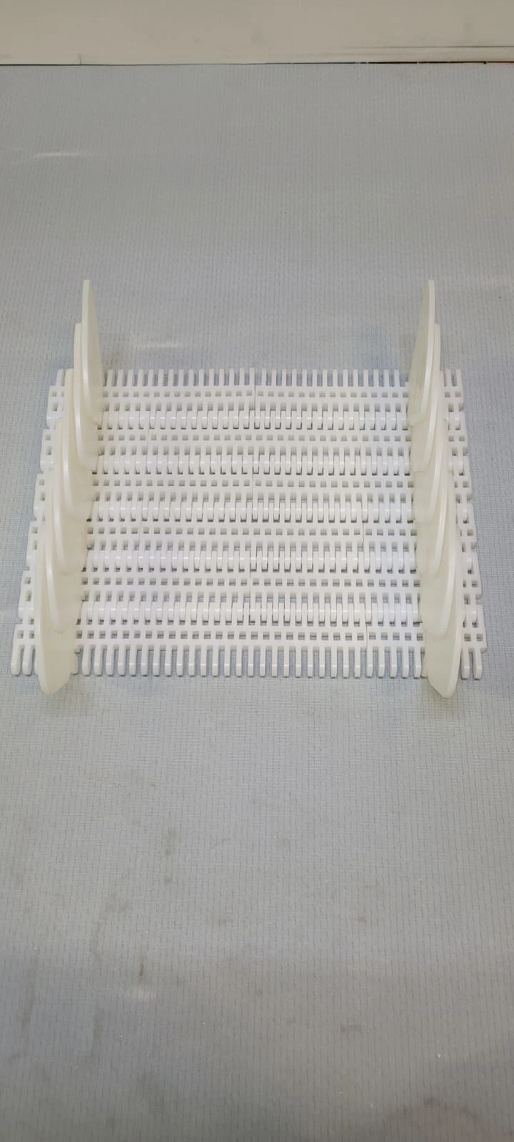 Modular strip ML5010 POM (xx X xx mm; side stop H=xx mm, edge margin xx mm; PP pin; clips)