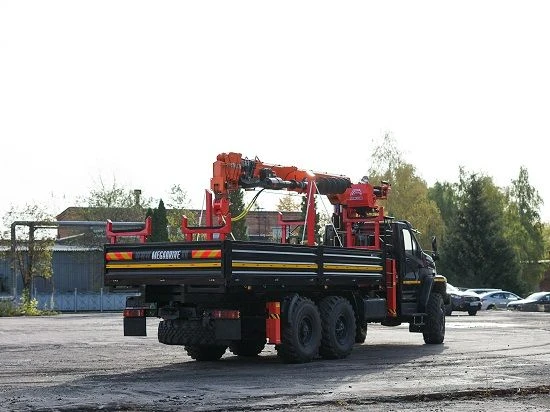 Special purpose vehicle with hydraulic loading crane of MKMA type on the base of URAL 4320 and its modifications U0K07N-U3