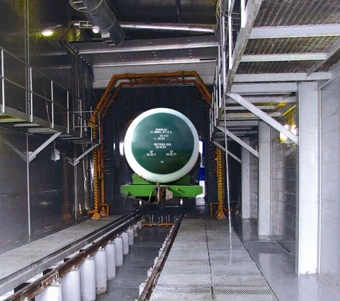Compact transportable complex of technological equipment for external cleaning of boilers of railway tank wagons