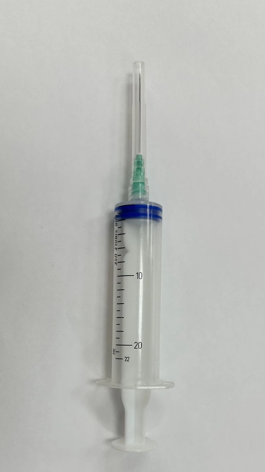 Single-use sterile three-detail "Luer Lok" sterile injection syringe with nominal capacity of 20ml with needle
