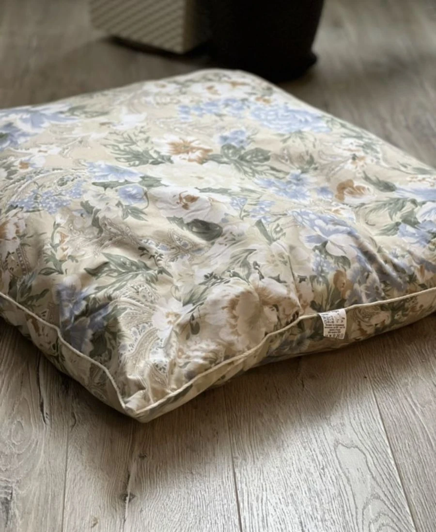 Pillow made of cotton fabrics filling down-feather filling