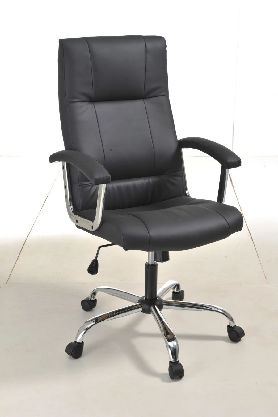 Lola chair
