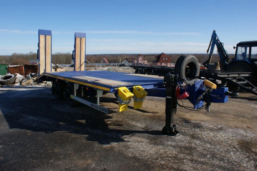 Car trailer 8369AA, with air suspension or spring-balanced suspension, with 235/75R17.5 or 215/75R17 tyres.