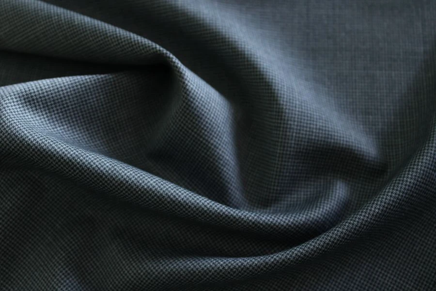 Semi-sheer worsted woolen dress suit fabric Article No. 18c185cAR-DYA colour 2-3