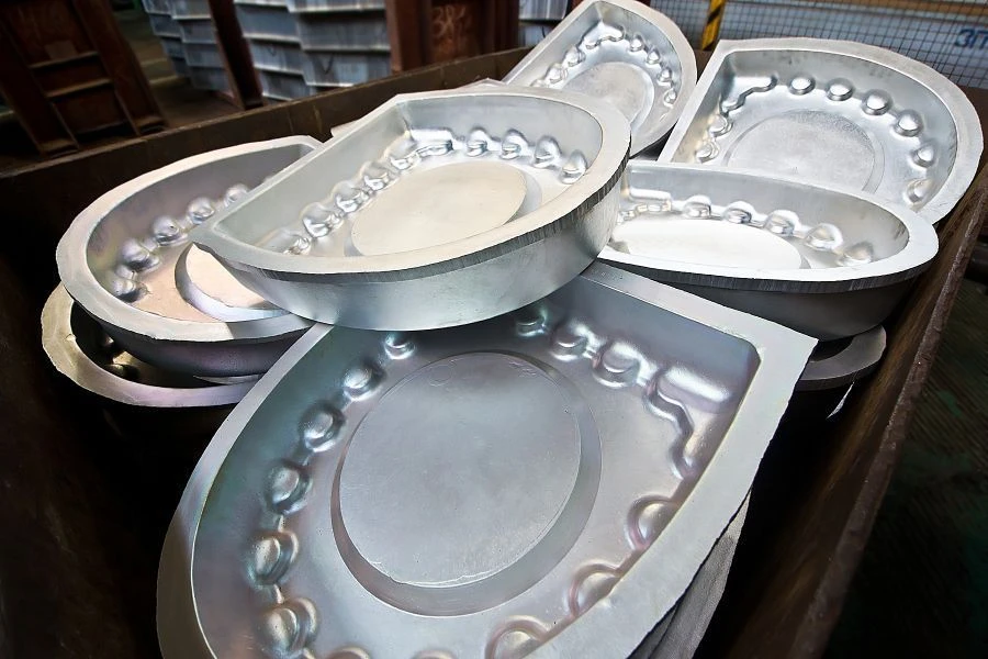 Stampings from aluminium alloy of AMG6 grade with regulated macrostructure, produced according to STU No. 1-1-277-73