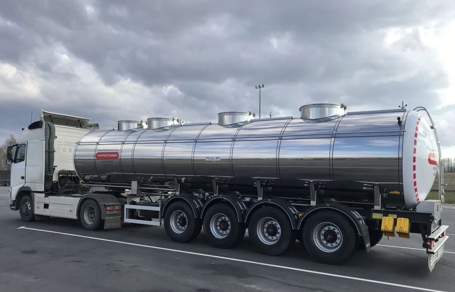 Four-axle tank semitrailer, load-bearing construction, commercial name GIGA, type 91533, modification 915331 complete set