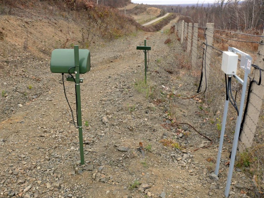 Linear radio-wave intrusion detector "RIF-RLM-500"
