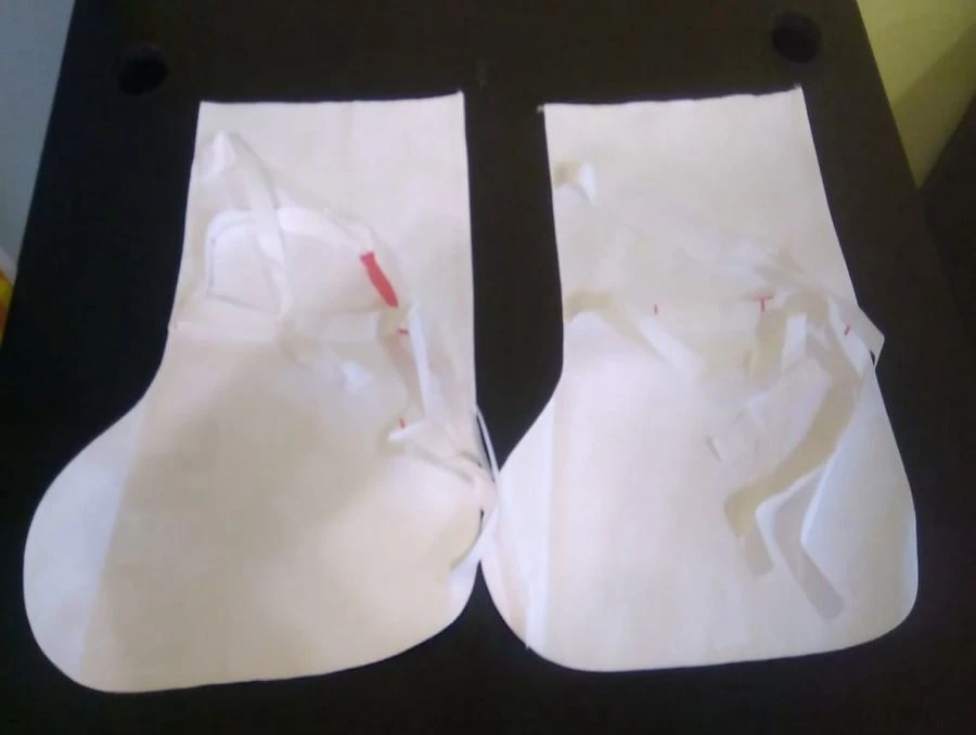 Isolating non-sterile shoe covers "Comfort +" according to TU 32.50.50-007-0062131532-2020 in variants of execution.