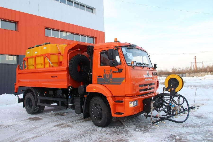 MKDU-6 combined road sweeping machine on the basis of vehicle KAMAZ-43255-G5