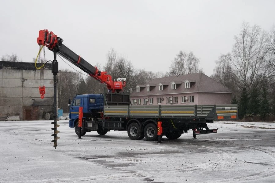 Special purpose vehicle with MKMA type hydraulic loading crane on the basis of KAMAZ 65117 and its modifications 64K36N-UA