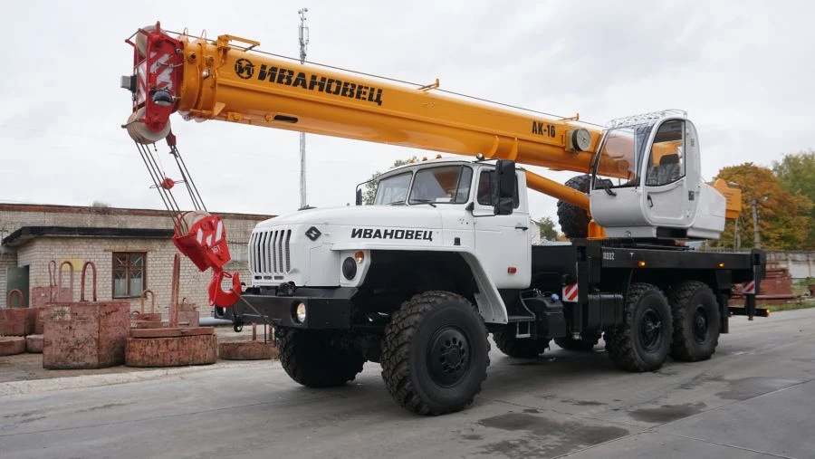 Truck crane KS-35714-10 and its modifications with the use of cabin U2.65.52.000 and its modifications manufactured by IMZ AVT L