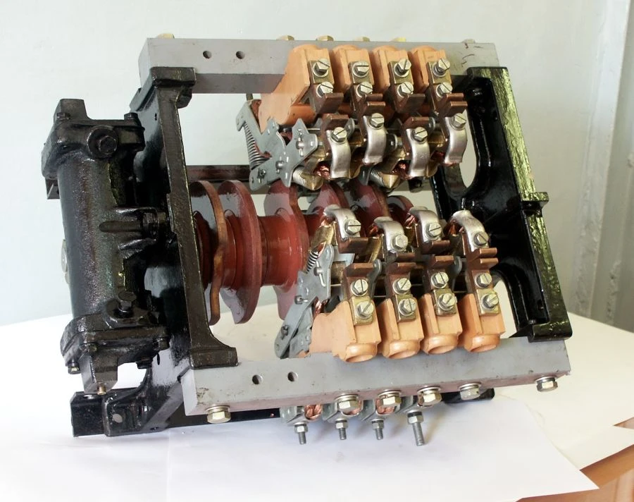 Reversing switch 320-B