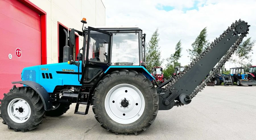 Machines for road and municipal services UDKM-7 on the basis of wheeled tractor Belarus 1221.3, with attachment: mouldboard y