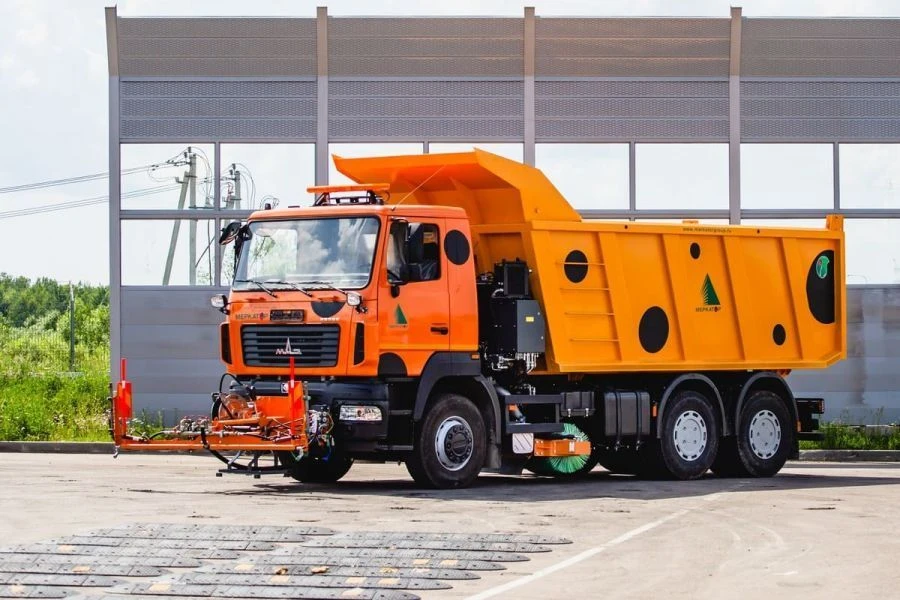 Road combined machine ED600AM3 made on the basis of dump trucks MAZ-650128, MAZ-6501C9, MAZ-65012J, MAZ-650126.