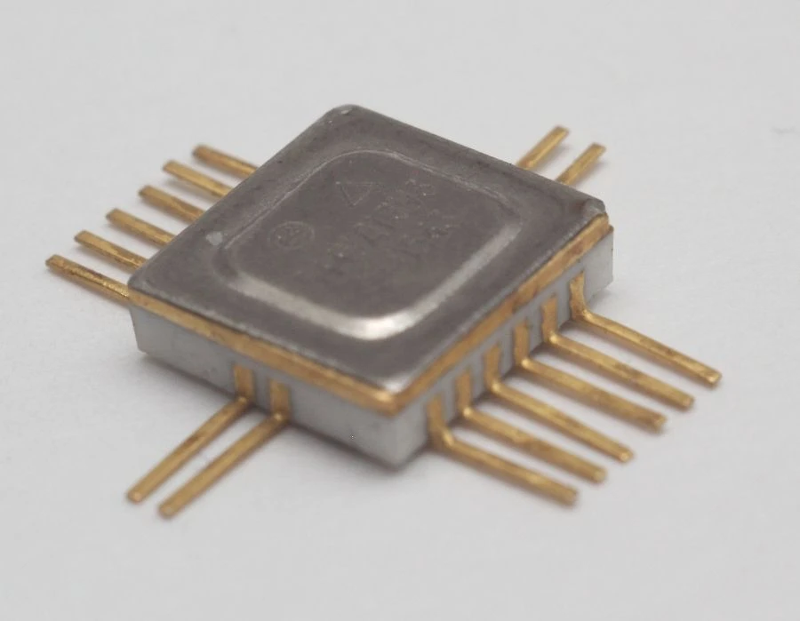 Microcircuit 521??4 C1 (gold)