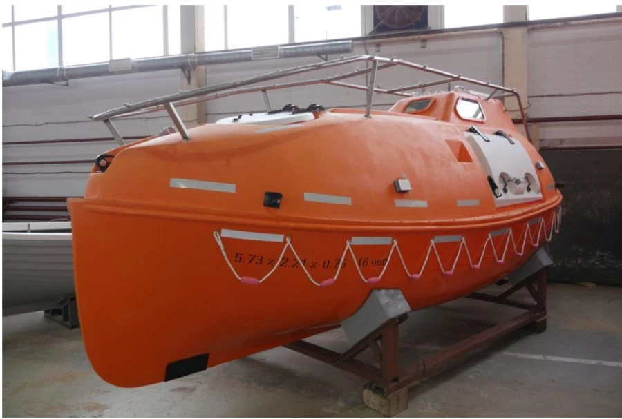 Fire-protected closed, motorised, self-recovery lifeboat, prosp. 02370T