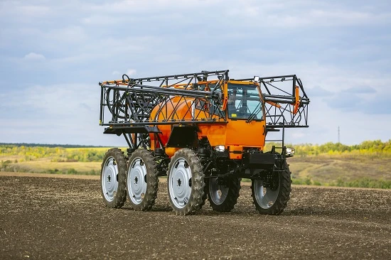 Self-propelled sprayer-spreader TUMAN-2M, complete with replaceable technological equipment (boom sprayer TUMAN-2).