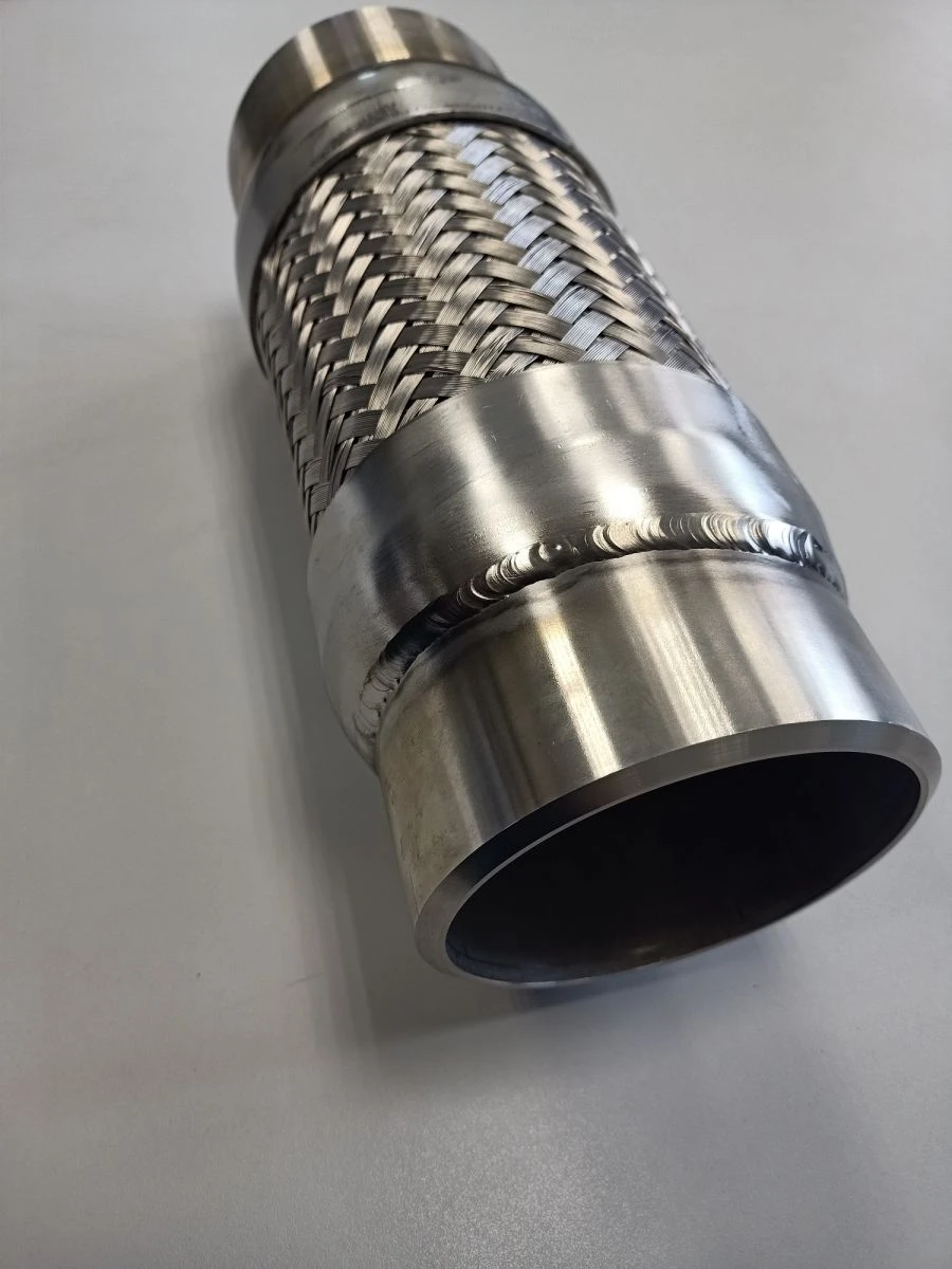 Metal hose flexible hermetic type MRG2, with nominal diameter from 16 to 250 mm., with design pressure over 0,01 to 6,5 MPa.