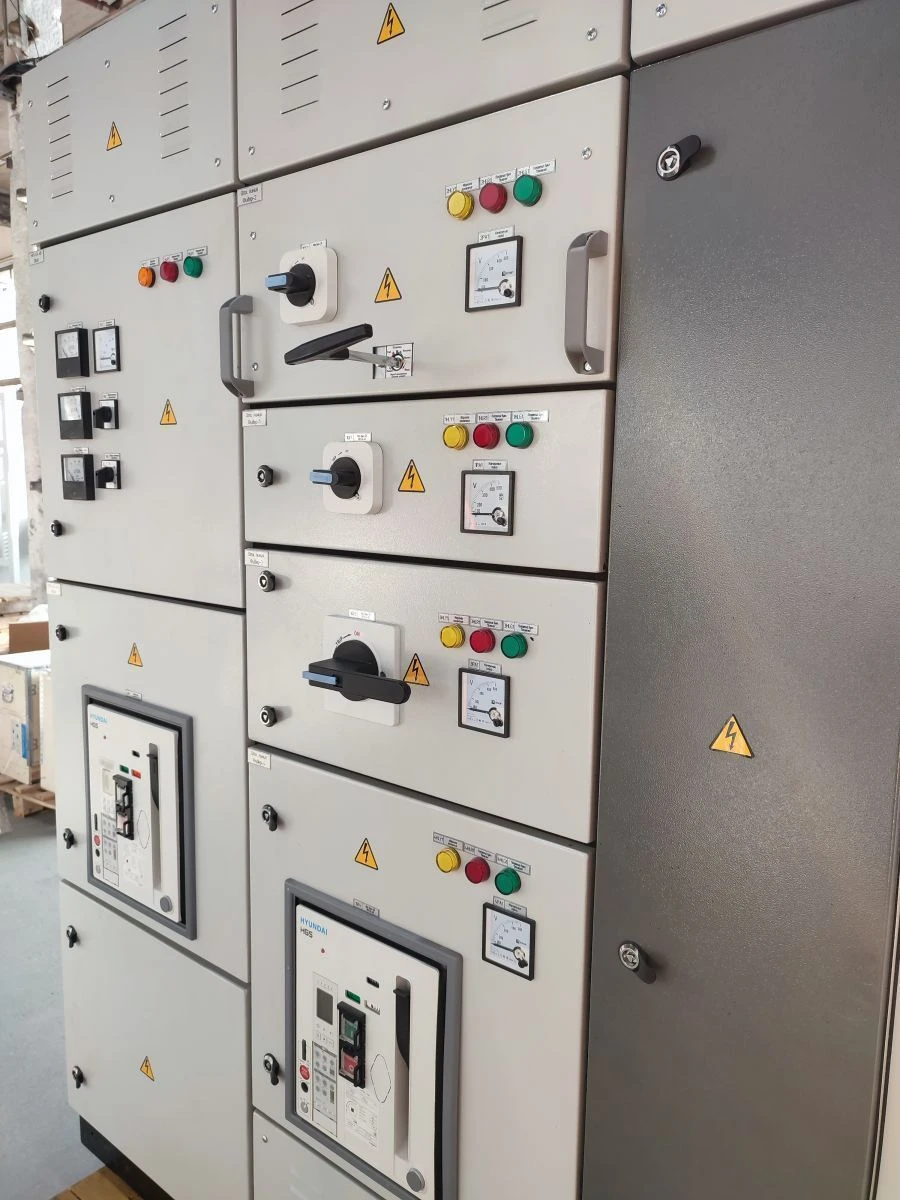 Low-voltage complete device UVR-0,4-3200/65 U3.1
