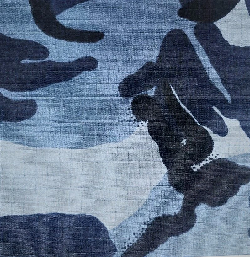 Camouflage-coloured cotton-polyester clothing fabric, article ? 52 BYU