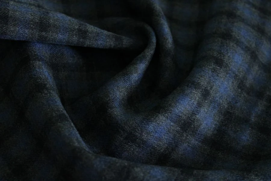 Woollen worsted suit fabric Article No. 19c01-DYA colour 7-6