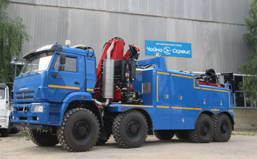 Partially loaded tow truck of modification 2784G3, on chassis KAMAZ-6560.