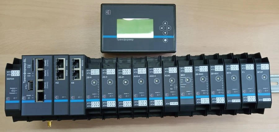 Transformer-SL microprocessor device comprising: ??5.6/???24/?????/?? RS422/?? RS485/?8-0/?8-0/AV8-0/?5-01/AT4-0/??0-4/AV0-4/?
