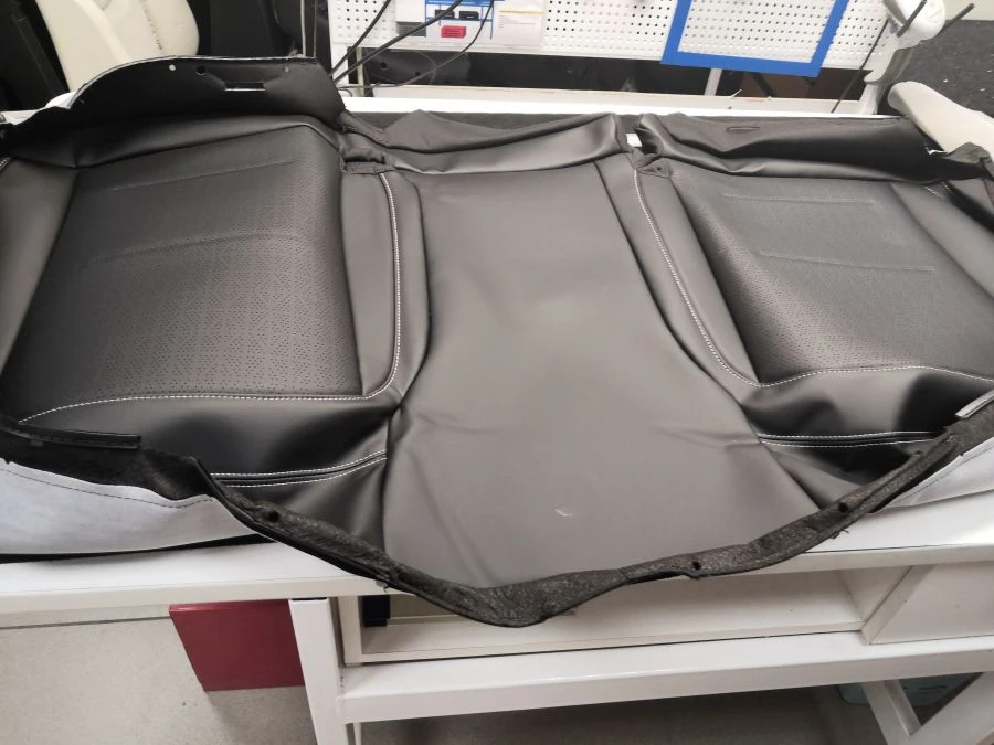 7002440XST33A8P Rear seat cushion cover (black)