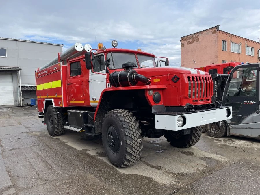 43442D fire tanker AC 3,0...4,0-40,-40/4,-50,-50/4,-60,-70 (43206), type 4344-06, modifications 4344V7, on chassis Ural 432.