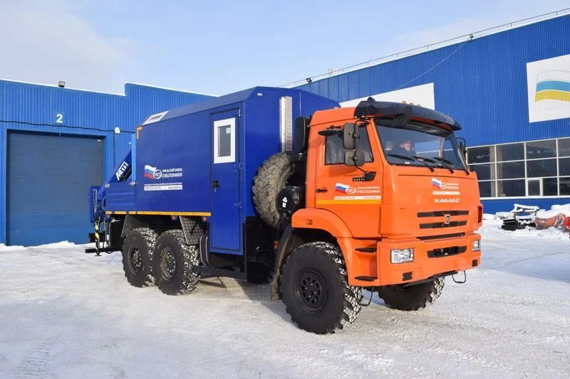 Mobile workshop with CMU, Mobile laboratory with CMU, Truck, Truck with CMU, m