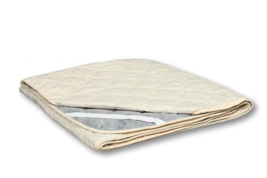 Mattress covers made of natural fabrics with synthetic and mixed fillings