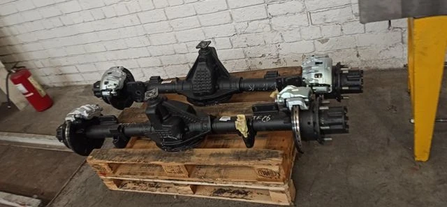 Rear axle with brakes and hubs C45R92-2400012
