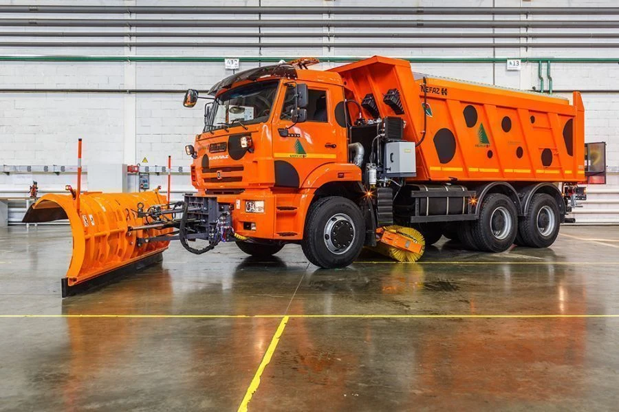 ED600AK combined road machine (based on a Kamaz 6520 dump truck)
