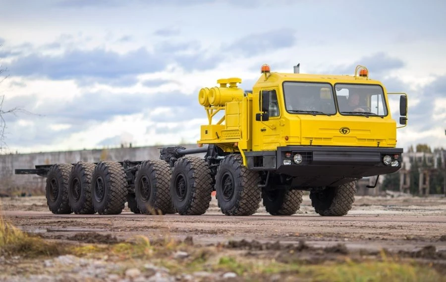Off-road tractor BAZ-69099